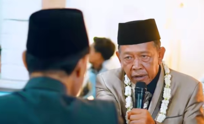 Kakek Tarman melakukan ijab kabul. [TikTok]